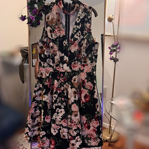 Dress - Picture 7 of 7